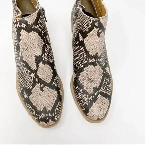 Dolce Vita Snake Grey Embossed Booties Size 6.5 - Picture 2 of 8